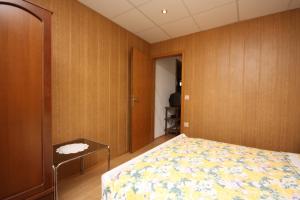 Postel nebo postele na pokoji v ubytování Apartment Lopar 10402a