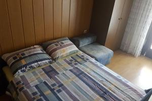 Postel nebo postele na pokoji v ubytování Apartment Lopar 10402a