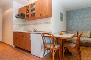 Kuchyň nebo kuchyňský kout v ubytování Apartment Mali Losinj 10420b + 11 fotografií