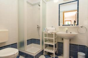 Koupelna v ubytování Apartments and rooms by the sea Mali Losinj (Losinj) - 10420 + 26 fotografií