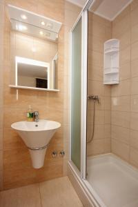 Koupelna v ubytování Apartments with a parking space Orebic, Peljesac - 10423 + 20 fotografií