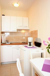 Kuchyň nebo kuchyňský kout v ubytování Apartments with a parking space Orebic, Peljesac - 10423