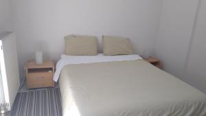 Posteľ alebo postele v izbe v ubytovaní Modern apartment near Acropolis peaceful location.