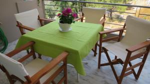 Balkón alebo terasa v ubytovaní Modern apartment near Acropolis peaceful location.