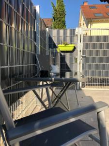 a picnic table in front of a fence at FEWO Eggenstein beim KIT in Eggenstein-Leopoldshafen