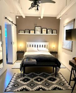 Un pat sau paturi într-o cameră la Open Room Comfort