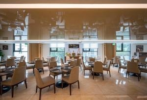 Restaurace v ubytování Muong Thanh Luxury Saigon Hotel + 37 fotografií