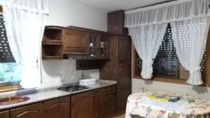 Casa con Piscina en Ramiras, Ourense tesisinde mutfak veya mini mutfak