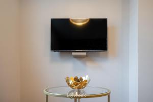 Telewizja i/lub zestaw kina domowego w obiekcie Apartamenty Na Szlaku, MyWeek