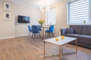 Telewizja i/lub zestaw kina domowego w obiekcie Apartamenty Na Szlaku, MyWeek