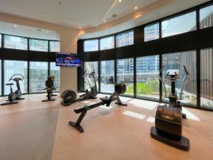 Das Fitnesscenter und/oder die Fitnesseinrichtungen in der Unterkunft 72 floor 2BR at the Address JBR with Marina Views!