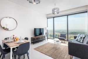 TV/Unterhaltungsangebot in der Unterkunft 72 floor 2BR at the Address JBR with Marina Views!