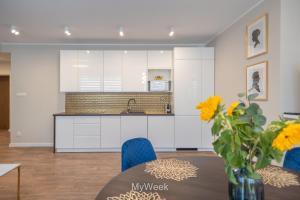 Kuchnia lub aneks kuchenny w obiekcie Apartamenty Na Szlaku, MyWeek