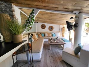 a living room with a couch and a table at Villa Petra Bianca Suites & Chambres in Bonifacio