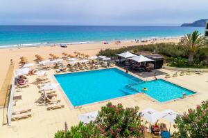 Bazén v ubytování Vila Baleira Suites nebo v jeho okolí
