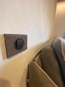 a speaker on the side of a wall next to a couch at les jardins de val in Val dʼIsère