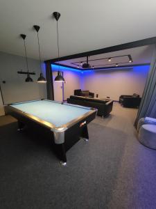 Biliardový stôl v ubytovaní M&K Apartamenty Morska Fala, Gdańsk - Wyspa Sobieszewska