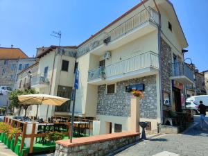 a building with an umbrella in front of it at Bed and Breakfast Champagne in Sanza