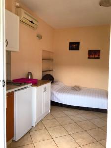 Una cocina o zona de cocina en Apartments Rade Bigovo