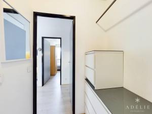 - un couloir avec une porte menant à une chambre dans l'établissement Appartement Montvalezan-La Rosière, 2 pièces, 5 personnes - FR-1-398-567, à La Rosière