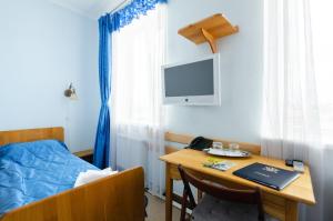 TV a/nebo společenská místnost v ubytování Тиса Економ + 12 fotografií