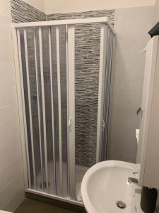 A bathroom at Sweet Home Faleria