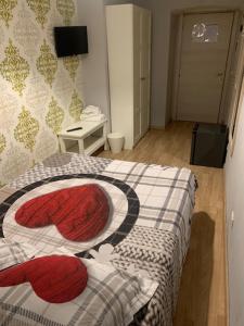 A bed or beds in a room at Sweet Home Faleria