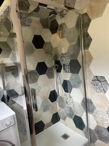 Kúpeľňa v ubytovaní Chatel - appartement 3 pièces rénové - 6 personnes - proche centre - ménage inclus