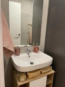 Koupelna v ubytování Apartamento en casco histórico de Córdoba/piscina