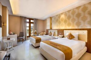 Una cama o camas en una habitación de Prima In Hotel Malioboro