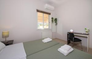 Postel nebo postele na pokoji v ubytování Peris House Souda