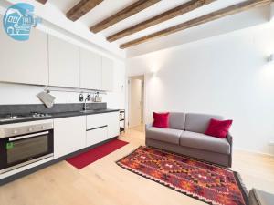 A kitchen or kitchenette at Cavana 5 Tirabora Short Rent