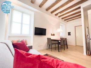 A television and/or entertainment centre at Cavana 5 Tirabora Short Rent