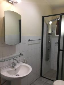 Koupelna v ubytování Hotel Shalini