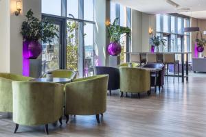Posezení v ubytování Radisson Blu Waterfront Hotel, Jersey