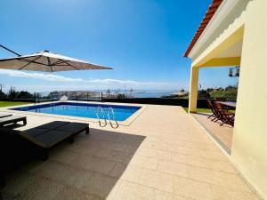 Bazén v ubytování Villa Carpe Diem by Your Madeira Rentals nebo v jeho okolí