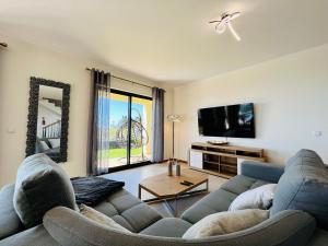 TV a/nebo společenská místnost v ubytování Villa Carpe Diem by Your Madeira Rentals