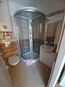 Koupelna v ubytování To8 apartman + 26 fotografií