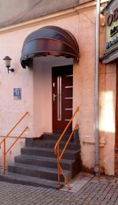 a entrance to a building with a door and stairs at Apartament Po schodkach in Duszniki Zdrój