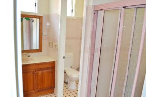 O baie la Seamist Cottage - Bring your own linen. +6 fotografii