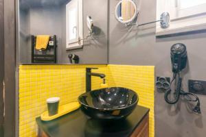 Koupelna v ubytování Black & y'hello T2 : WIFI/PARKING/ 5' centre-ville