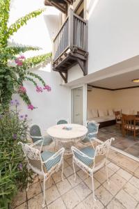a patio with a table and chairs and a balcony at Seckin Konaklar in Bodrum City