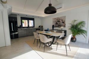 A kitchen or kitchenette at TESS Villa Le Clos Fleury
