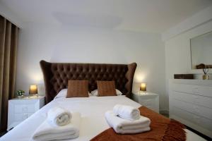 A bed or beds in a room at TESS Villa Le Clos Fleury