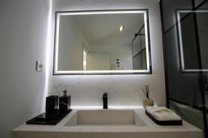 A bathroom at TESS Villa Le Clos Fleury