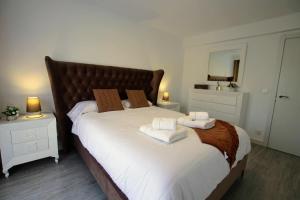 A bed or beds in a room at TESS Villa Le Clos Fleury