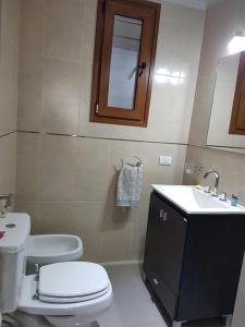 A bathroom at Arenas 1