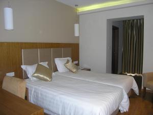 Postel nebo postele na pokoji v ubytování Livadia Hotel Kyperounta