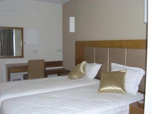 Postel nebo postele na pokoji v ubytování Livadia Hotel Kyperounta