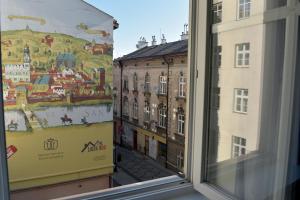 - une vue depuis la fenêtre d'une ville dans l'établissement Apartament Serbańska 1/3, à Przemyśl
